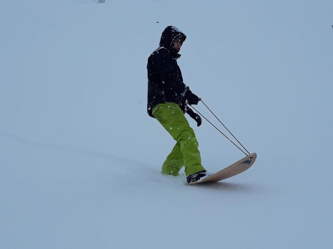 Snow+Surf B&B Lauenen Εξωτερικό φωτογραφία